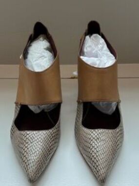 Coach Two-Tone Pointed Snake Print Heels in Tan Sz 8 Women
